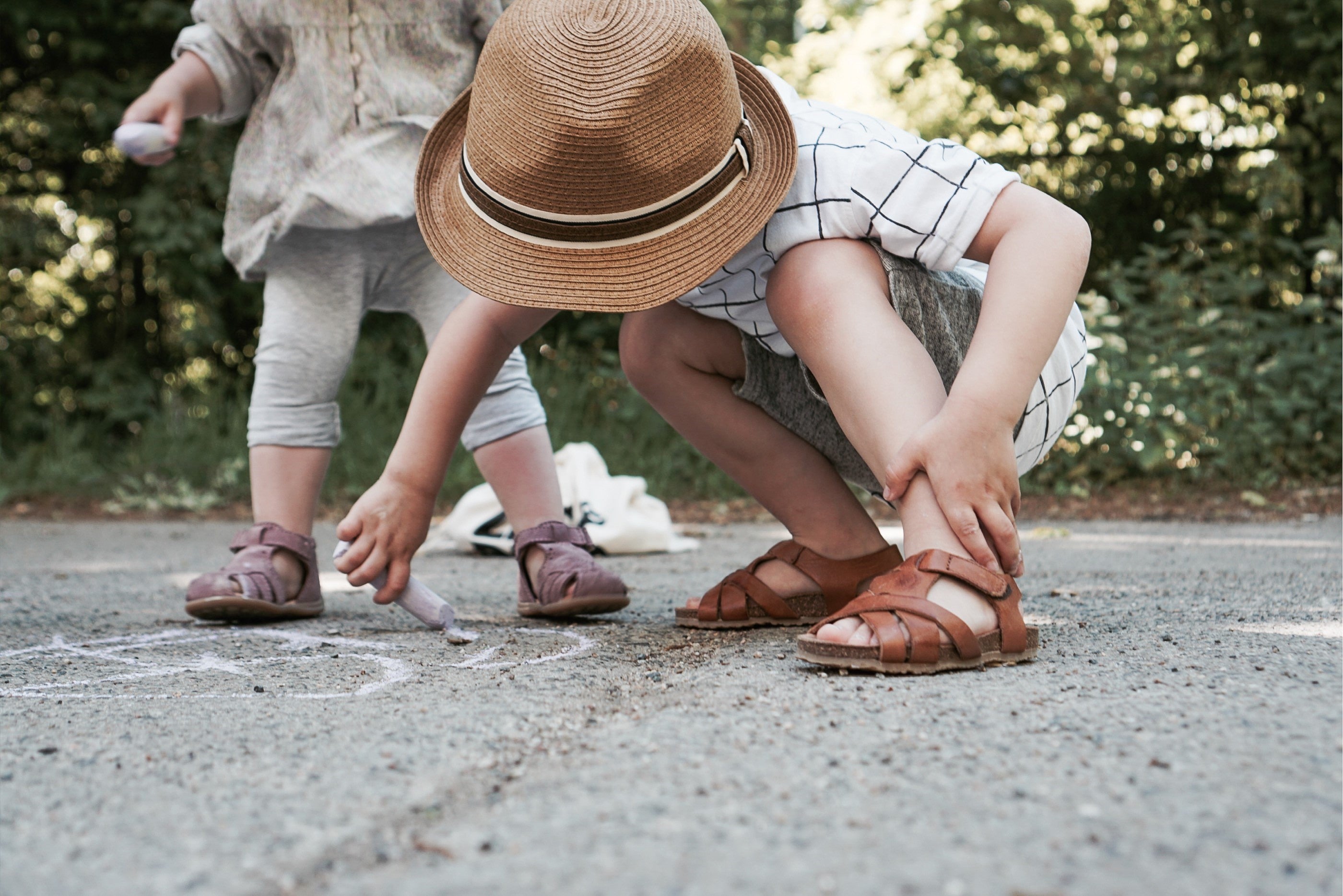 tilfældig Gemme tidevand Hvordan finder jeg de rigtige sandaler til mit barn? – bisgaard sko
