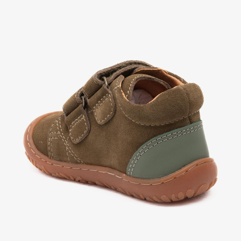 bisgaard barefoot hale v forrest PLAY