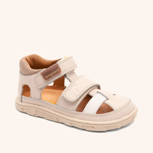 bisgaard barefoot vic nude